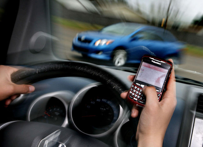 An illustration of distracted driving is seen here in this Postmedia file photo. Distracted driving numbers in Stratford are dropping compared to 2016. (Postmedia Network)