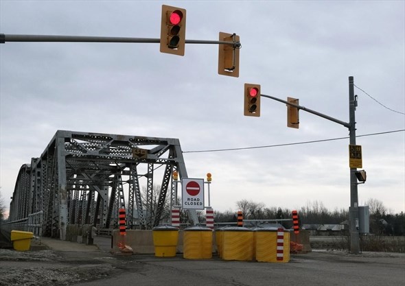 Pedestrian traffic to be banned from Forks Road Bridge