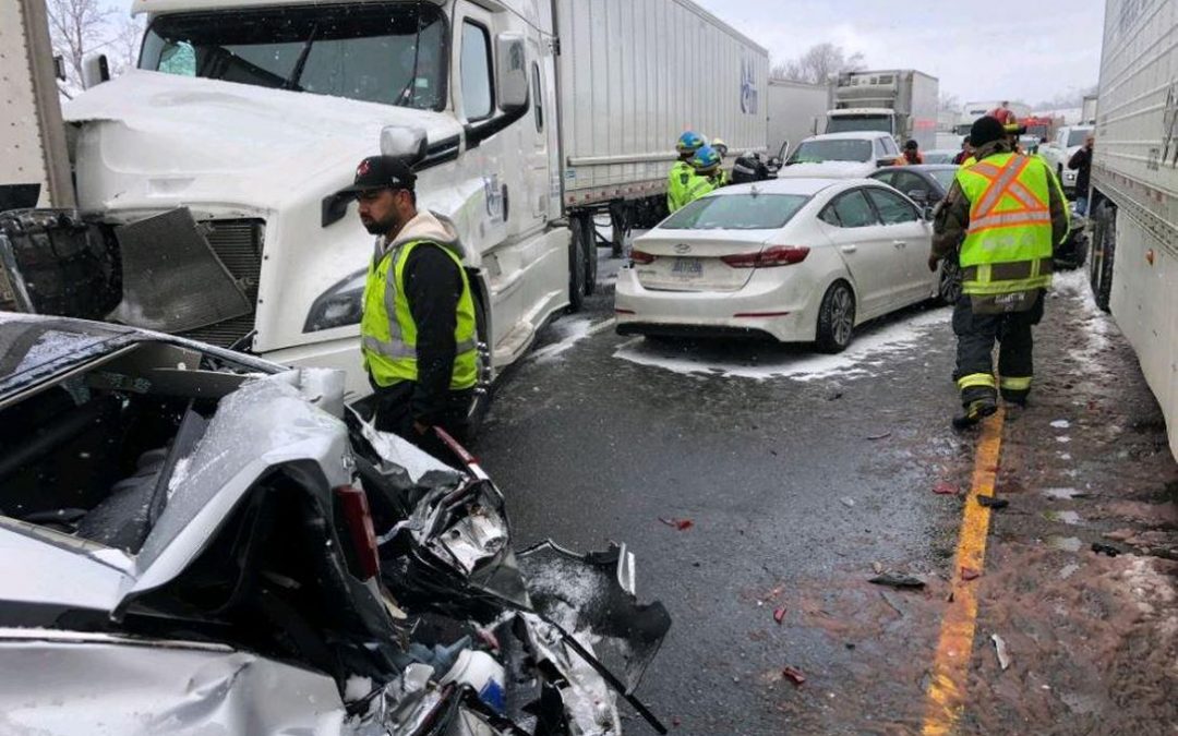 Huge traffic jam finally cleared on Hwy 401 after 20-car pileup in Milton
