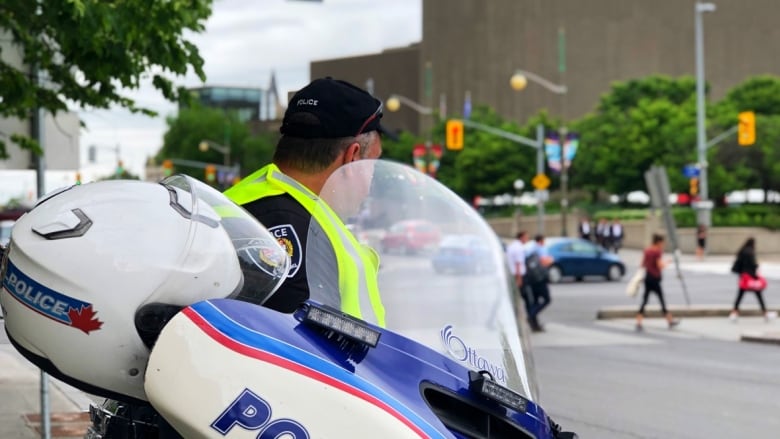 Vehicles ticketed, towed in Ottawa on opening day of traffic blitz